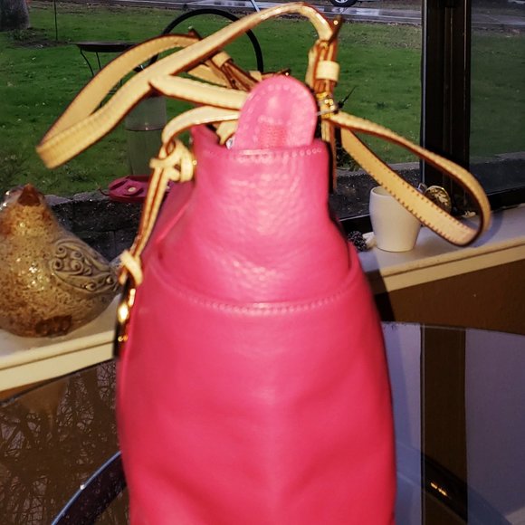 NEW MICHAEL KORS EAST WEST $398 MAGENTA PEBBLE LEATHER WITH GOLD LEATHER LINING - Picture 6 of 10